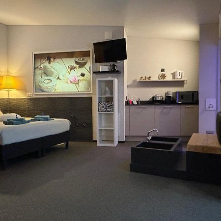Relax Trois Bornes - De Grenspost Bed & Breakfast Gemmenich Bagian luar foto