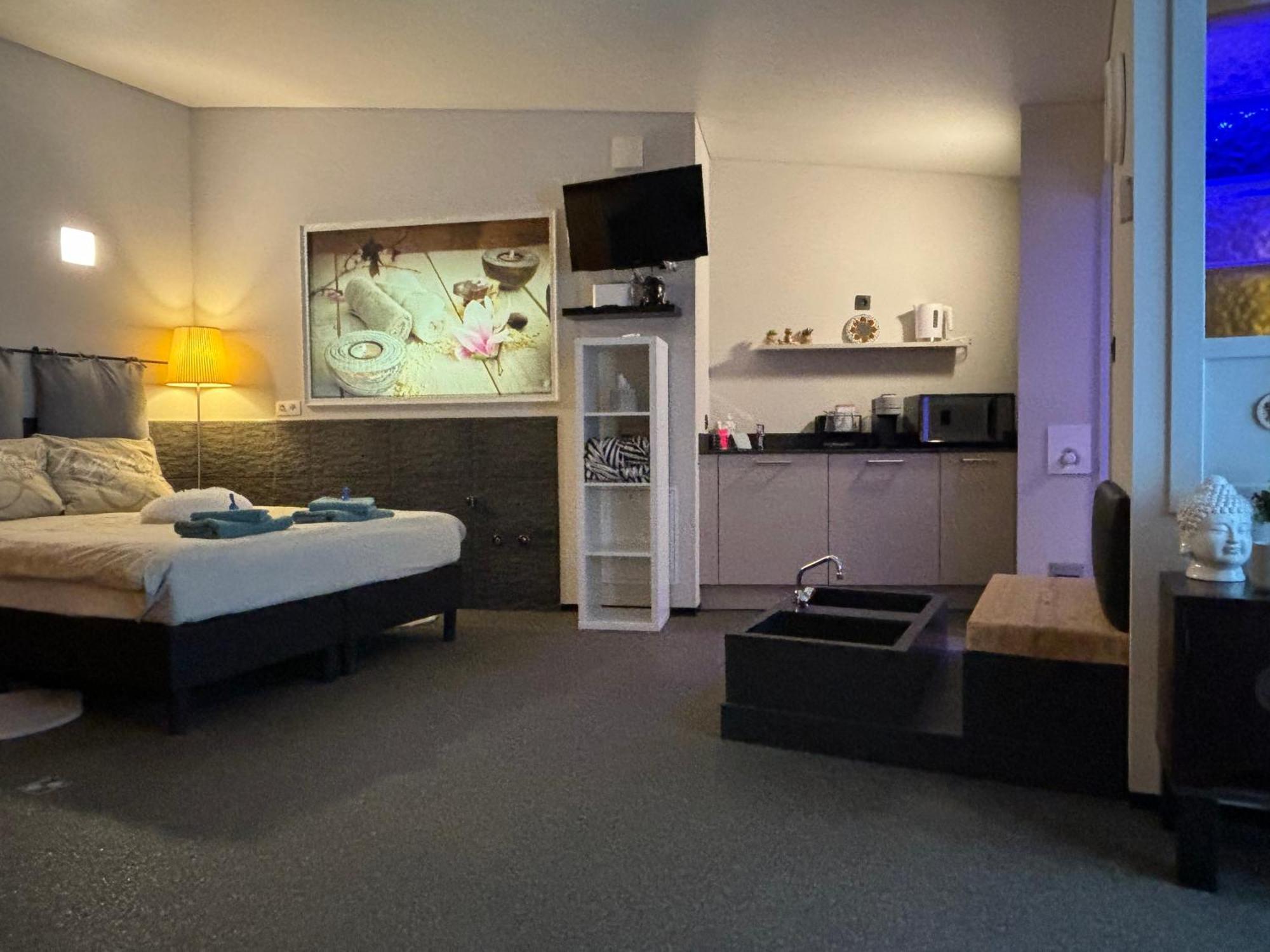Relax Trois Bornes - De Grenspost Bed & Breakfast Gemmenich Bagian luar foto
